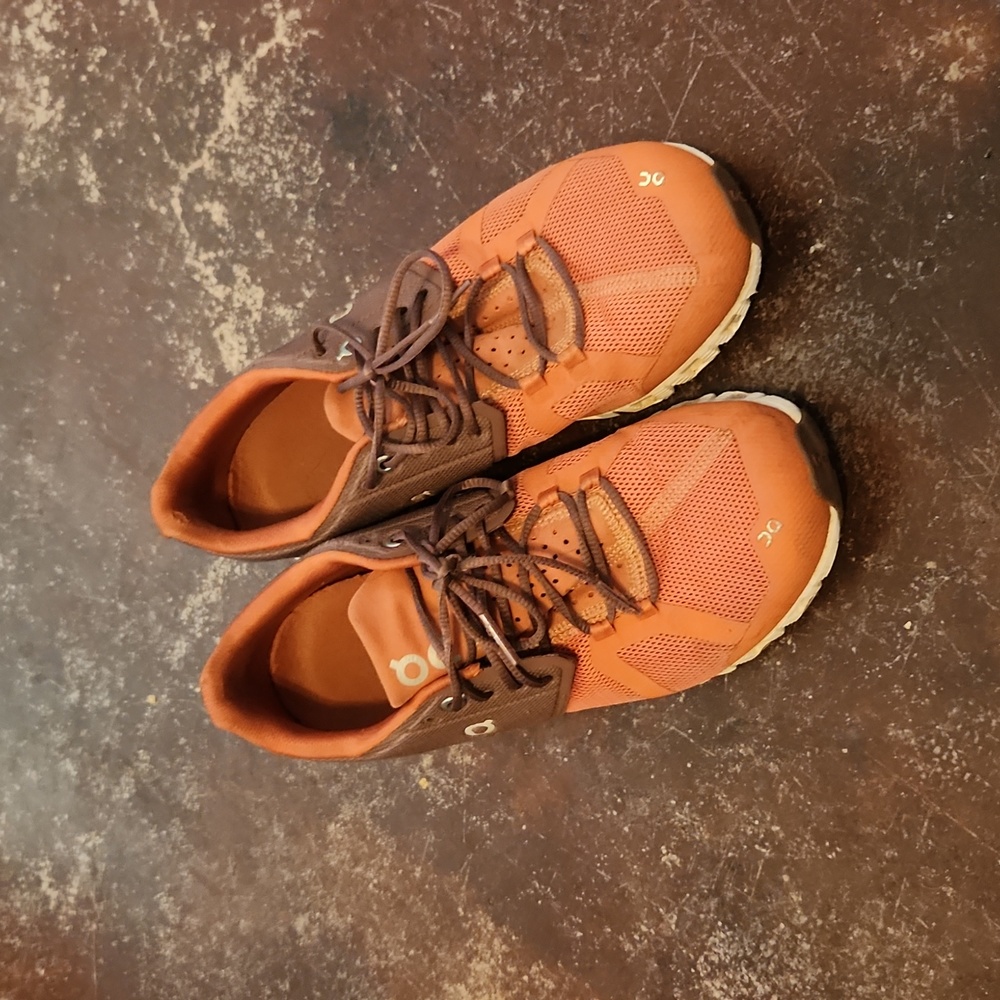 On Cloud Tennis Shoes size w 8.5